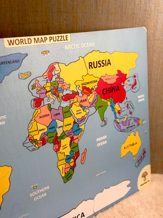 Rəngli Dünya Xəritəsi Puzzle