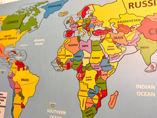 Rəngli Dünya Xəritəsi Puzzle